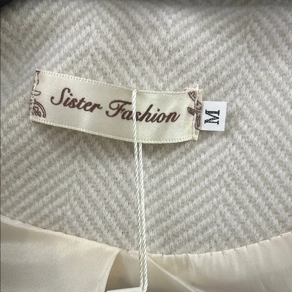 Elegant Women's Cream‎ Jacket - Picture 3 of 4